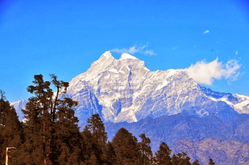 An image displaying the imposing Gaurishankar Mountain, its peaks covered in snow, epitomizing the profound tranquility and grandeur of the Himalayas.