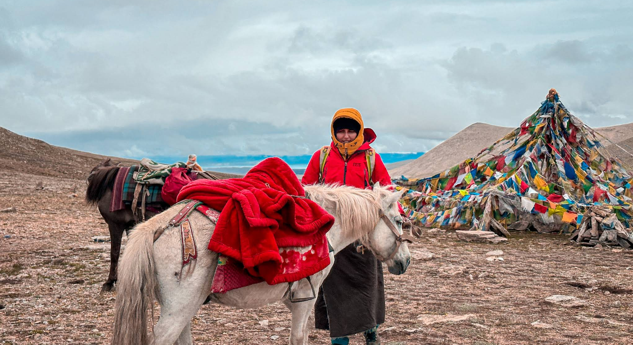 Horse and traveler via Hilsa Route to Kailash Mansarovar