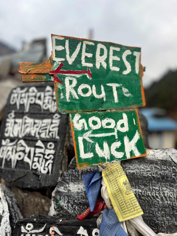 Everest Route Sign Board