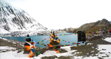 Annapurna Circuit with Tilicho Lake Trek - 15 Days