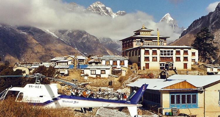 heli at tengboche